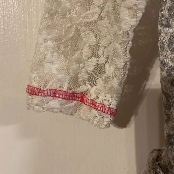 Girls top/shirt size 5 mix and match any 3/$7 and get them $4 each - Picture 8 of 12